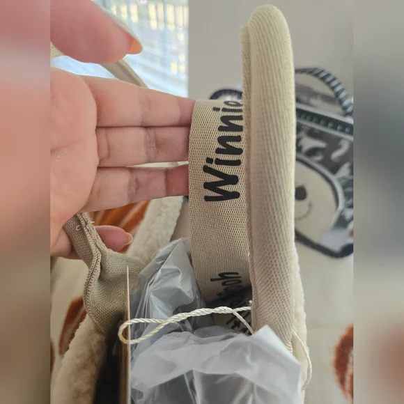 NWT Winnie The Pooh Crossbody Furry Tote Bag Cool New, Sherpa - Picture 6 of 6